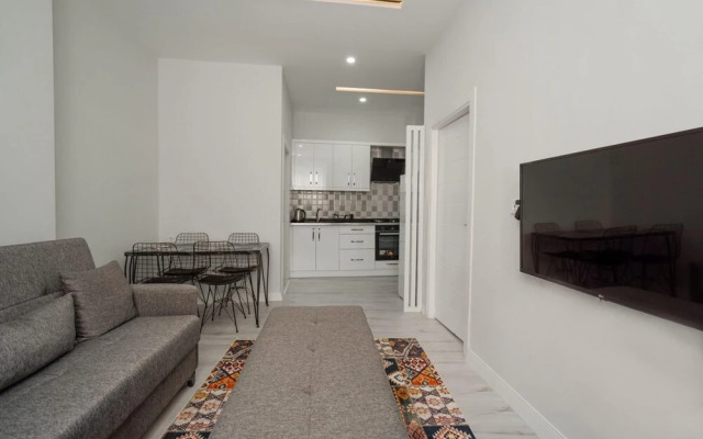 Charming and Central Flat Near Beach in Muratpasa
