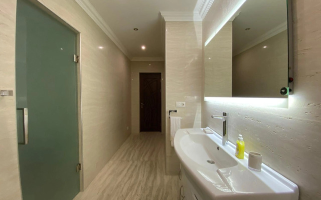 Teryan street 3 bedrooms Luxury and Unique apartment TT777