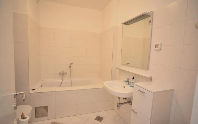 Base Bridge Apartment