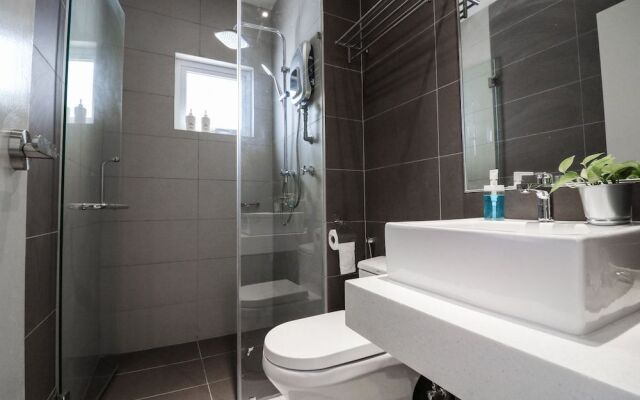 Victoria Home Sentrio Suites