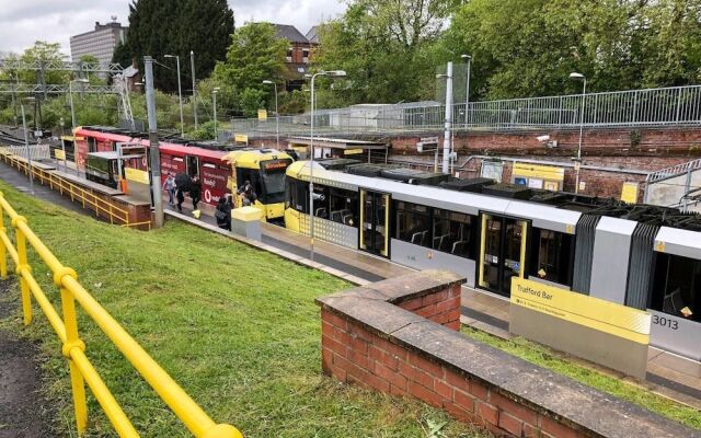 Bright and Homely 2BR Flat in Old Trafford