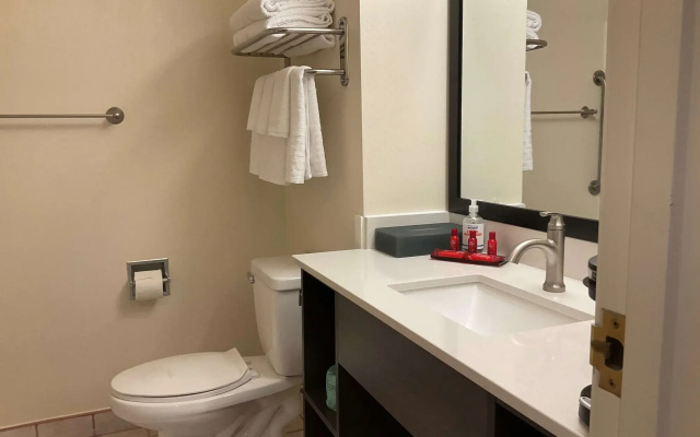 Surestay Plus Hotel By Best Western Seatac Airport