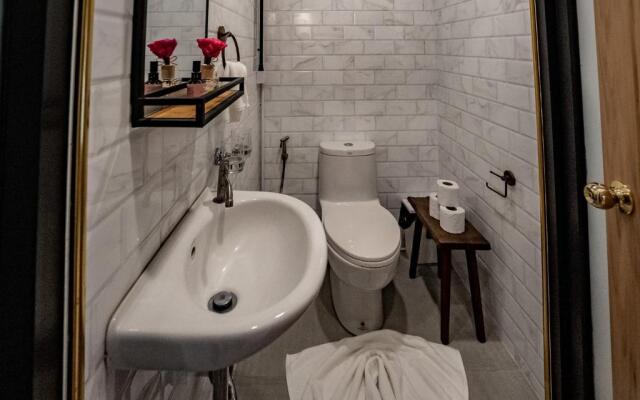 Luxury Industrial Flat 5 Mins From Nimman