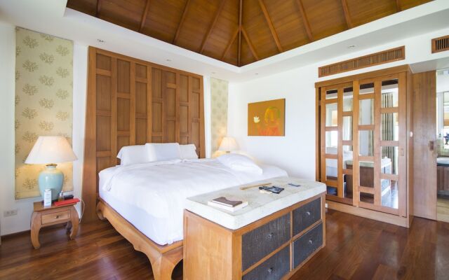 4-BR Seaview Villa with Large Pool at Surin Beach