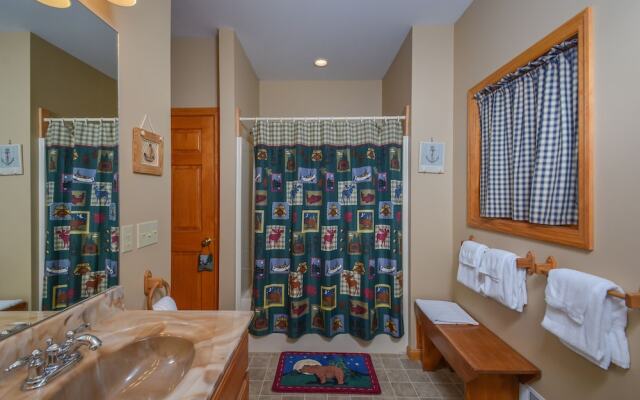 Lake House 4 Bedroom House