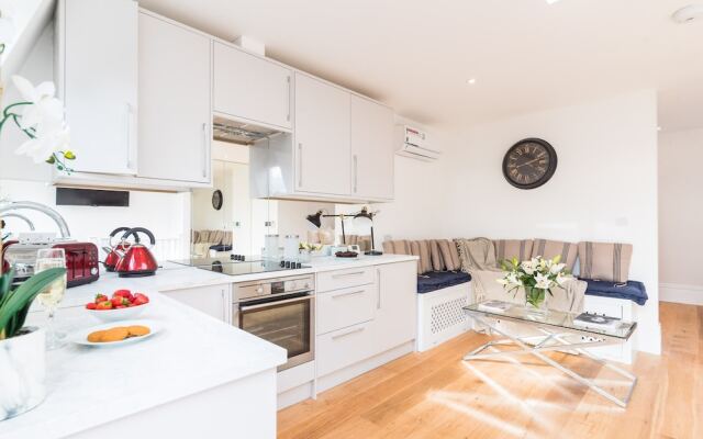 Luxury Flat With sw Balcony in Fulham Broadway