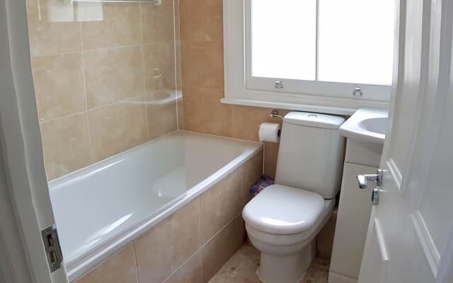 Classic 2 Bedroom Flat Gloucester St