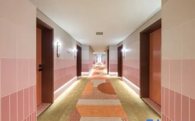 Orange Hotel （Wuhan Xinrong Tianjie Branch）