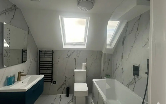 Dippen Hall Charm - Minutes From London Gatwick