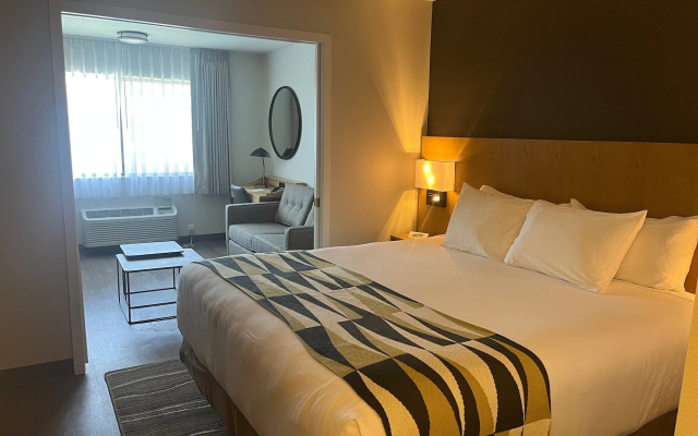 Oxford Suites Redding