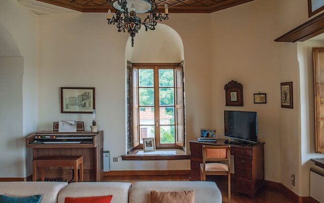 The Fountainhead Historic Chalet by JJ