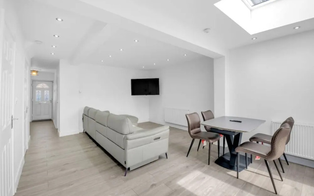 Serenity Retreat in Dagenham