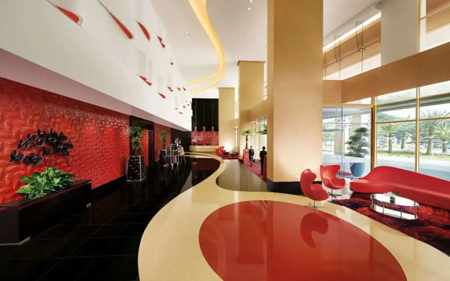 W Studio Resort Suites at Pyramid Tower