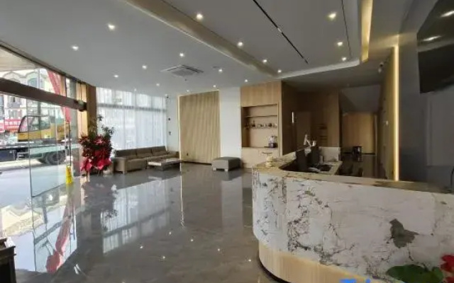 Xizhou Carnival Business Hotel