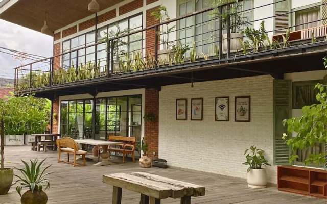 White Penny Hostel