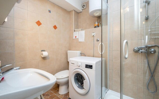 Stunning Home in Jadranovo With Wifi and 5 Bedrooms