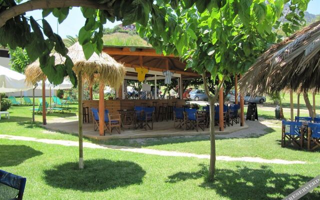 levantino studios & apartments - levantino beach bar