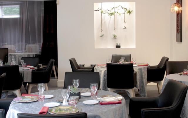 Logis Hotel les Cedres Bleus