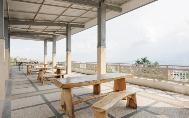 Urbanview Hotel Sky Batu Malang by RedDoorz