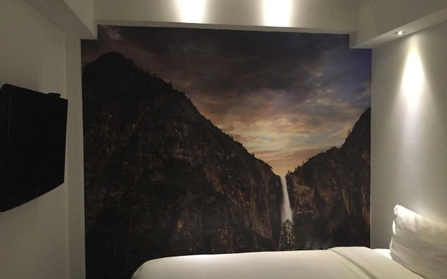 Lion Peak Dickson Hotel