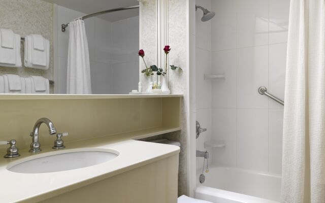 Royal Scot Hotel & Suites