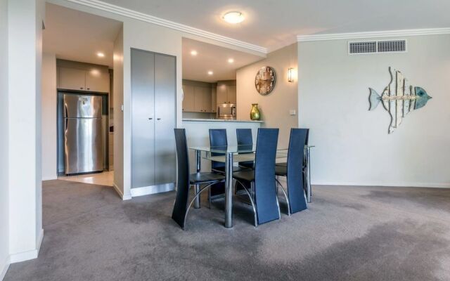 Oasis, Unit 3/5 Laman Street