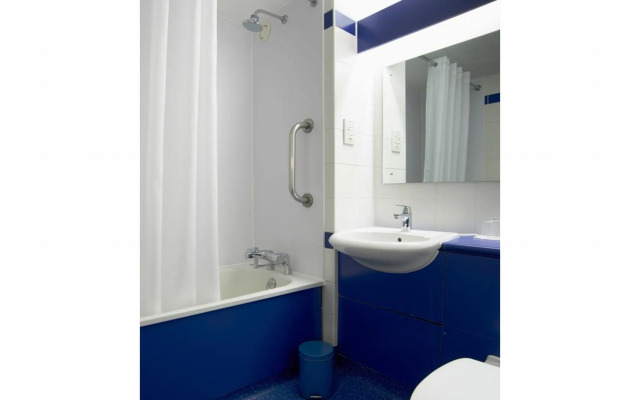 Travelodge Bicester Cherwell Valley M40