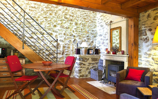 Pretty stone house with own terrace and private garden, Grignan