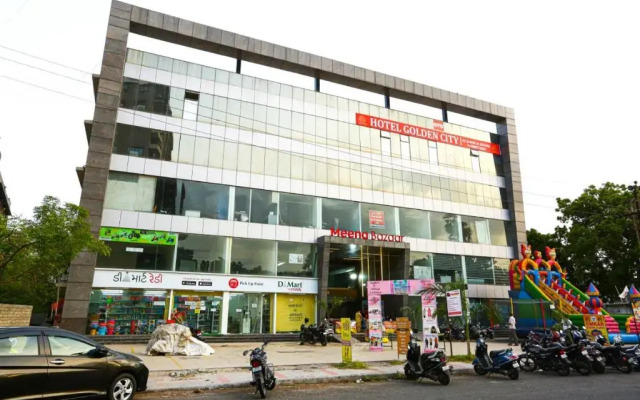 OYO 90380 Hotel Golden City