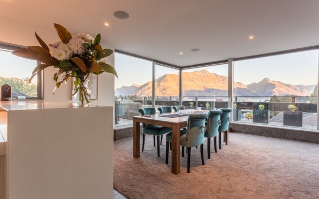 Penthouse on Hallenstein by Touch of Spice