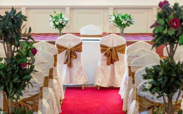 The Royal Hotel and Merrill Leisure Club