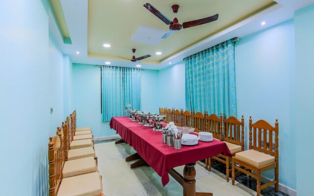 OYO 14779 Meera Motels & Residency
