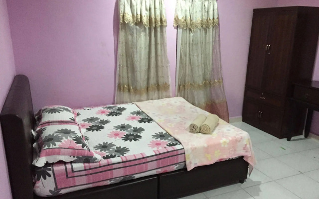 Zulina Homestay