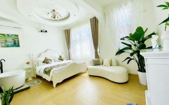 Yunxuan Design Light Luxury Art Designer Leisure Holiday Meisu