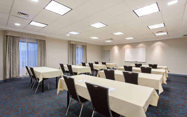 Hampton Inn & Suites Clovis-Airport North