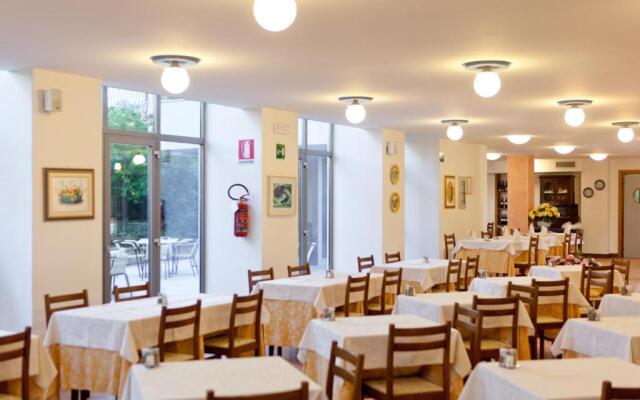 Idania Hotel