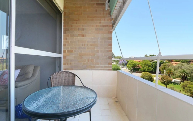 Sophisticated 2 Bedroom Apartment Close To CBD