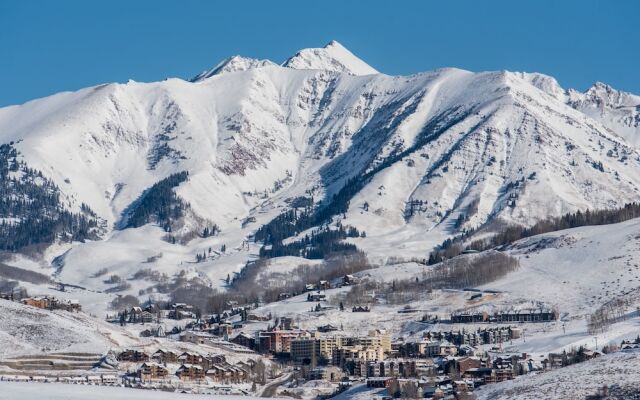 Cozy Pet-friendly King Studio In Mt. Crested Butte Condo - No Cleaning Fee! by RedAwning