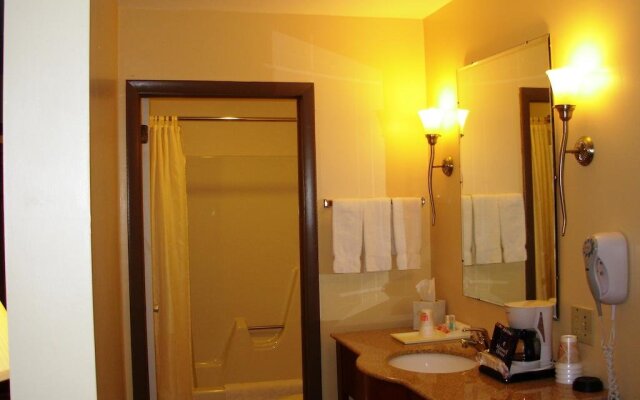 Red Carpet Inn On The Lake