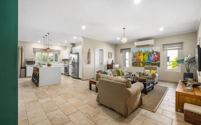 Amazing 4BR 3BA Villa Palm Beach w NEW Pool