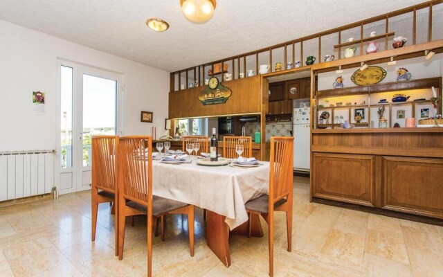 Amazing Home in Malinska With Wifi and 6 Bedrooms
