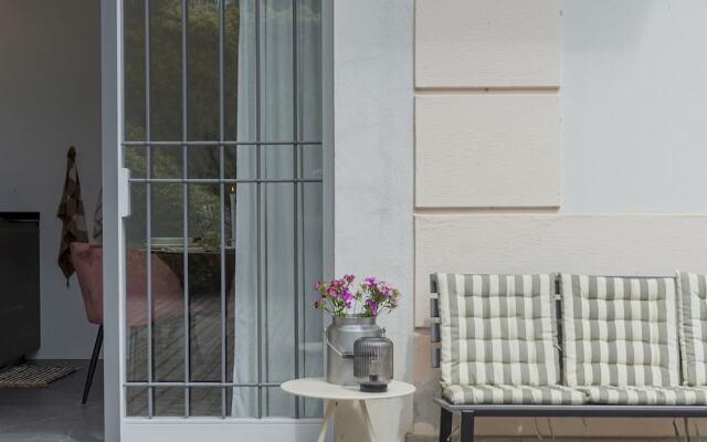 Piccola Como Lotus With 1 Bathrooms