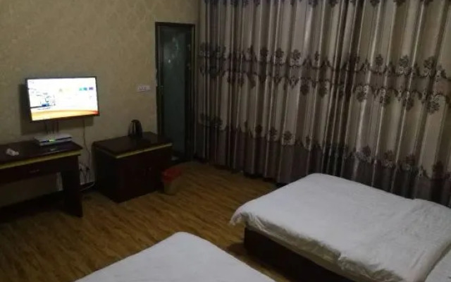 Tongren Yanhe Precious Hotel