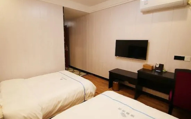 Longchen Holiday Inn (Shanghai Ruijin Hospital Yongjia Road Branch)