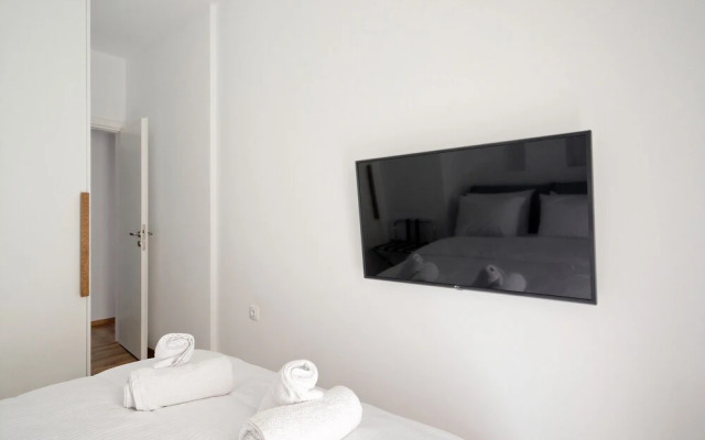 Jade's and Tala's Apartment - Acropolis View