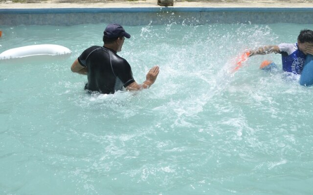 Howler Monkey Resort