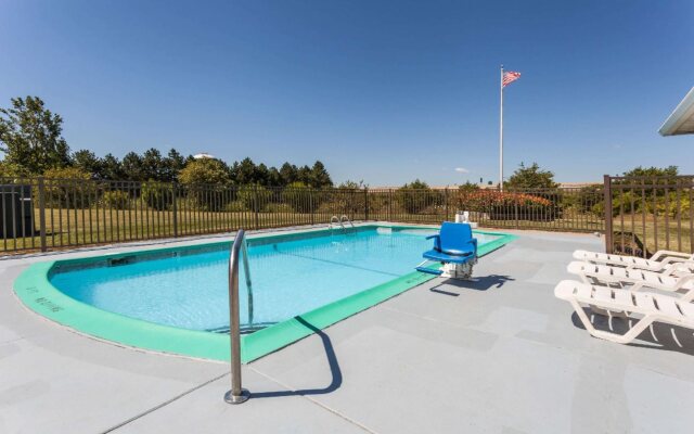 American Inn and Suites Dundee