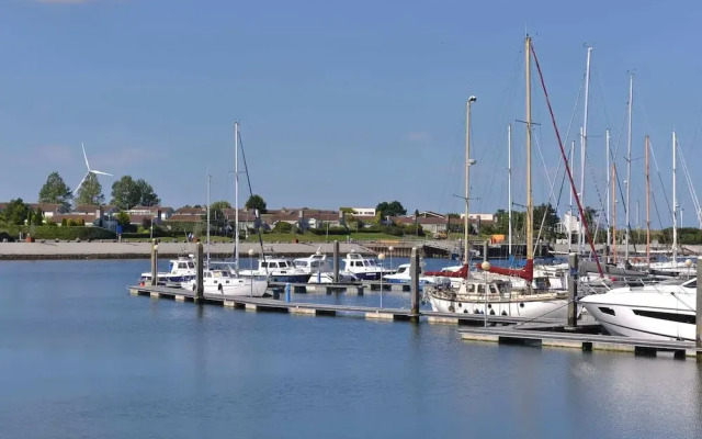 Modern Furnished Detached Bungalow, Located on the Marina
