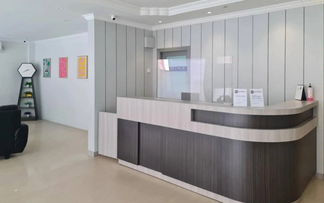 Reddoorz Plus Near Mall Nagoya Hill Batam 4