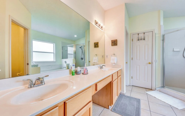 Lovely Family Home w/ Lanai, 6 Mi to Amelia Island